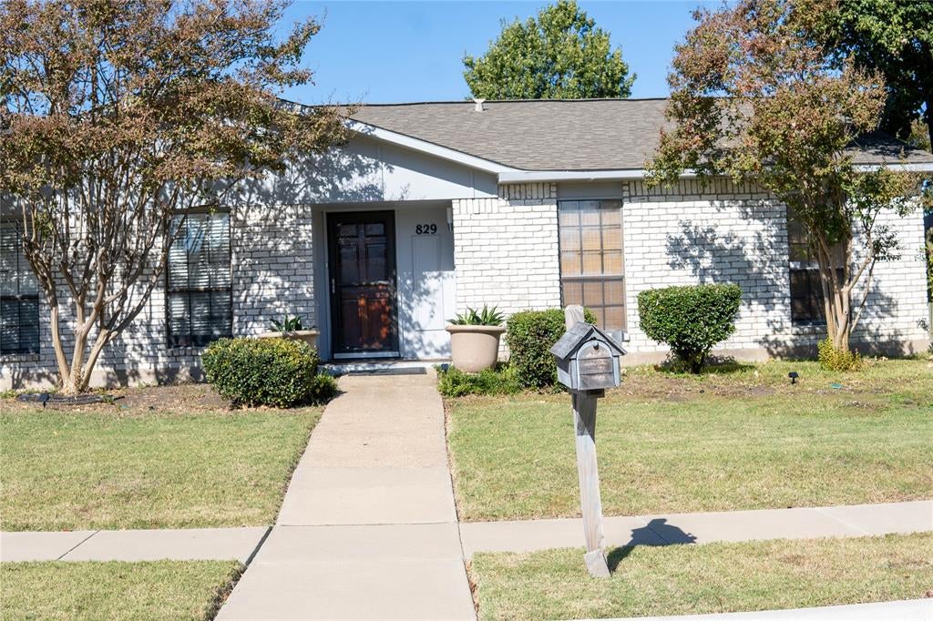 829 Cambridge Drive