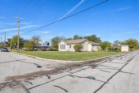 Photo of 7900 Raymond Avenue, White Settlement, TX 76108 (MLS # 21422183)
