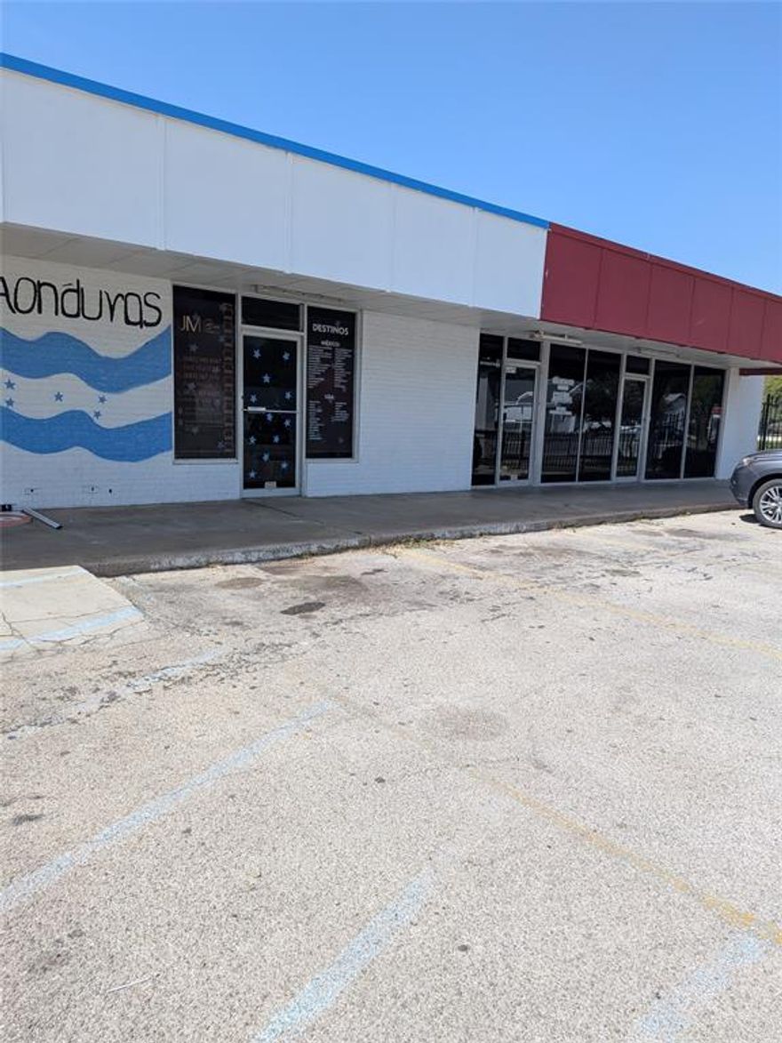 GREAT LOCATION WITH OPPORTUNITIES FOR YOUR BUSINESS!! THIS COMMERCIAL PROPERTY OFFERS 4 DOORS FOR DIFFERENT BUSINESS SUCH AS INSURANCE OFFICE, ICE CREAM SHOP, PIZZA SHOP, TAX OFFICE, COMPUTER SHOP, REPAIR SHOP, PHONE SHOP, VAPOR SHOP, SMALL CHURCH, DRY CLEARNERS ETC.  BUILDING HAS PARKING IN FRONT AND BACK WITH MONUMENT SIGN,BUSY LOCATION AND ROAD.  PLEASE CHECK WITH THE CITY FOR ALL ZONING QUESTIONS. FOR SALE AND SOME LEASE POSSIBILITIES.