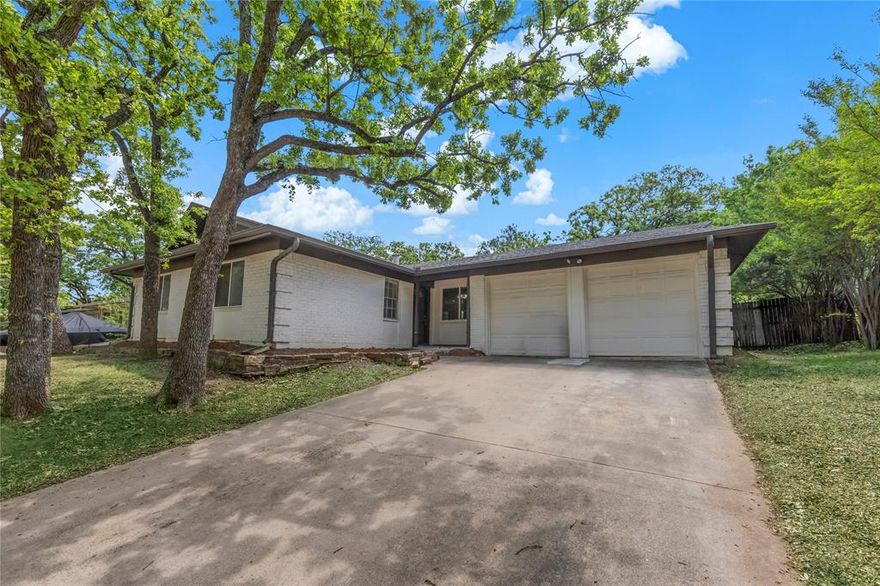 BUYER’S EMPLOYMENT RELOCATION FELL THROUGH
UPDATED BRAND NEW ROOF MAY 2026. NEWLY remodeled 3BED 2 BATH home! This house has been well maintained and has many updates including brand-new carpet , floor, fresh paint and new plumbing system. Kitchen has white subway tile, shaker style cabinets and granite countertops. Two full bathrooms offer beautiful white subway tile in tubs and shower. The back yard is HUGE! Perfect for entertaining. This home is perfect for new and growing families.