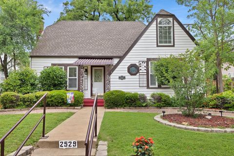 2529 Honeysuckle Avenue Fort Worth TX 76111