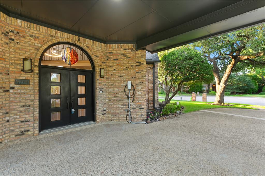 6701 Leslie Court