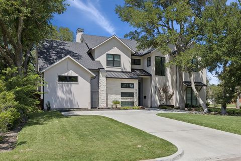 Photo of 5861 Meletio Lane, Dallas, TX 75230 (MLS # 21024183)