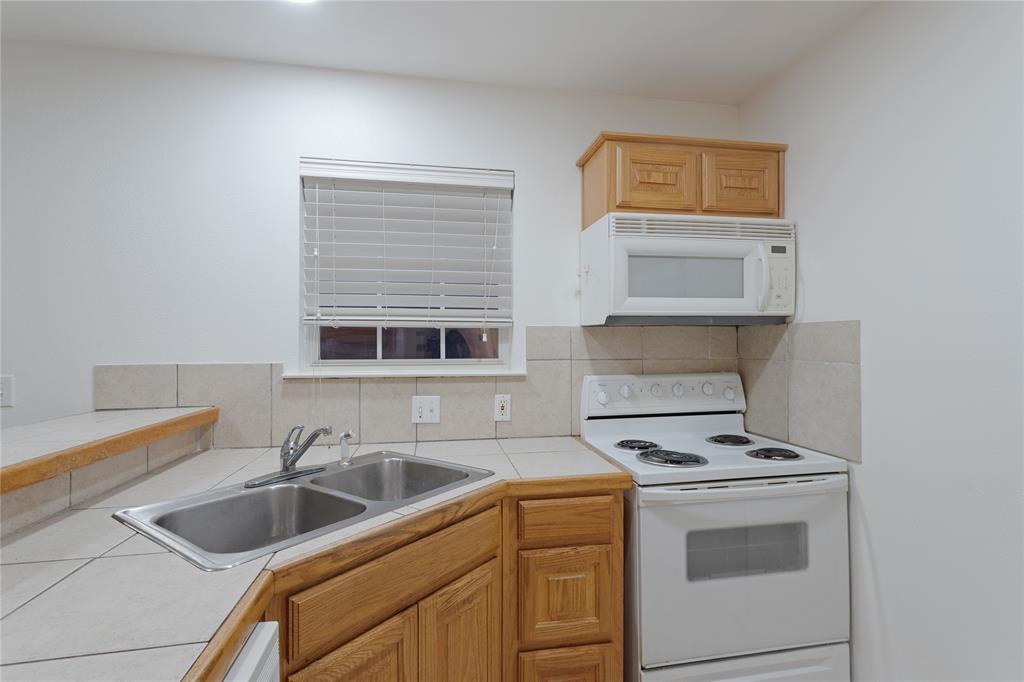 COLLEGE PARK ADDN - Residential Lease