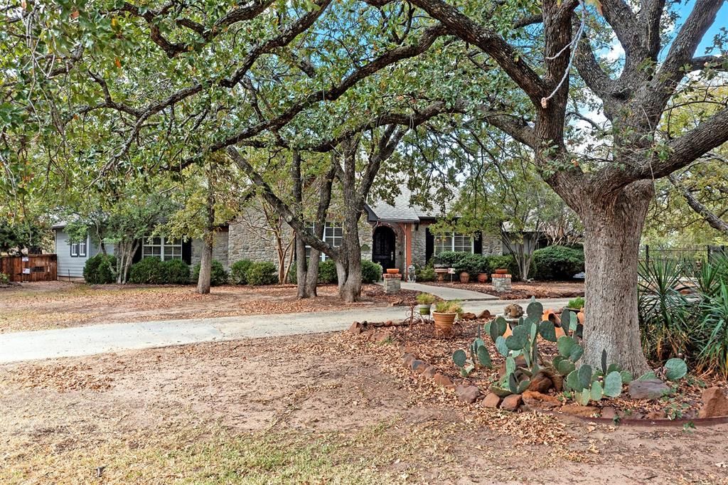 Photo of 15 Oak Bluff Drive, Cross Roads, TX 76227 (MLS # 21193863)