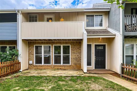 Photo of 1624 Choteau Circle, Grapevine, TX 76051 (MLS # 21195035)
