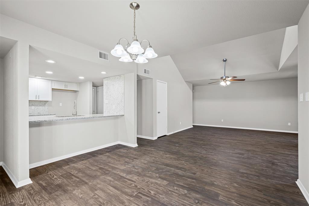 Arlington, Texas 76001, United States, 2 Bedrooms Bedrooms, ,2 BathroomsBathrooms,Residential,Active,201167