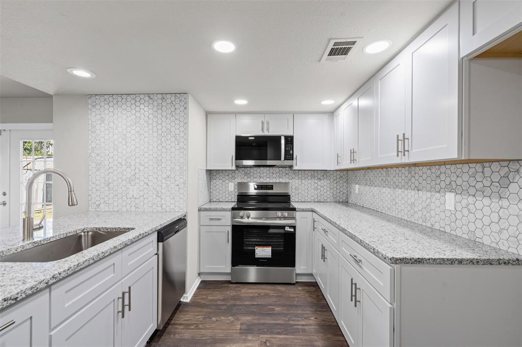 Arlington, Texas 76001, United States, 2 Bedrooms Bedrooms, ,2 BathroomsBathrooms,Residential,Active,201167