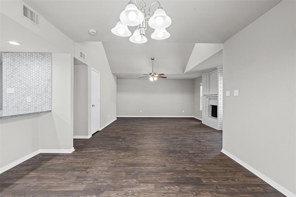 Arlington, Texas 76001, United States, 2 Bedrooms Bedrooms, ,2 BathroomsBathrooms,Residential,Active,201167