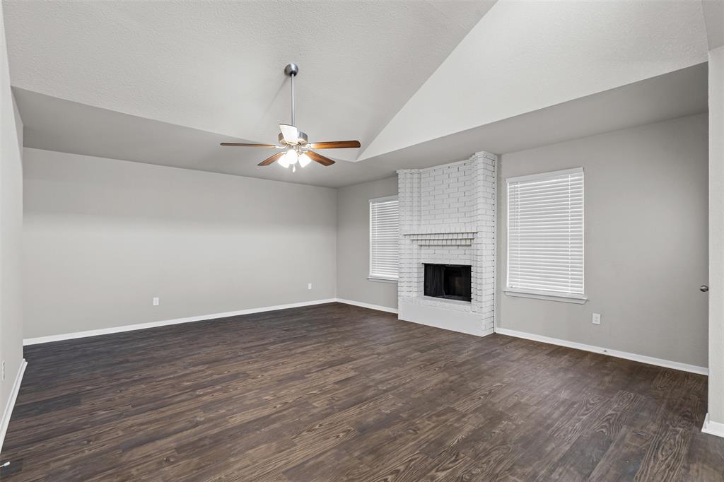 Arlington, Texas 76001, United States, 2 Bedrooms Bedrooms, ,2 BathroomsBathrooms,Residential,Active,201167