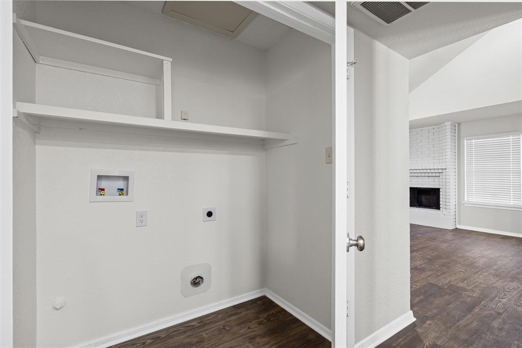 Arlington, Texas 76001, United States, 2 Bedrooms Bedrooms, ,2 BathroomsBathrooms,Residential,Active,201167