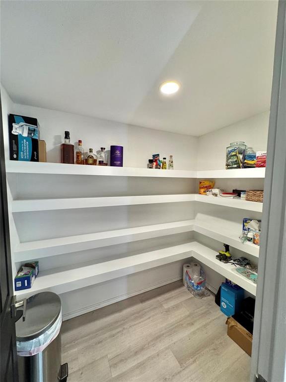 Moss Lake Estate - Residential