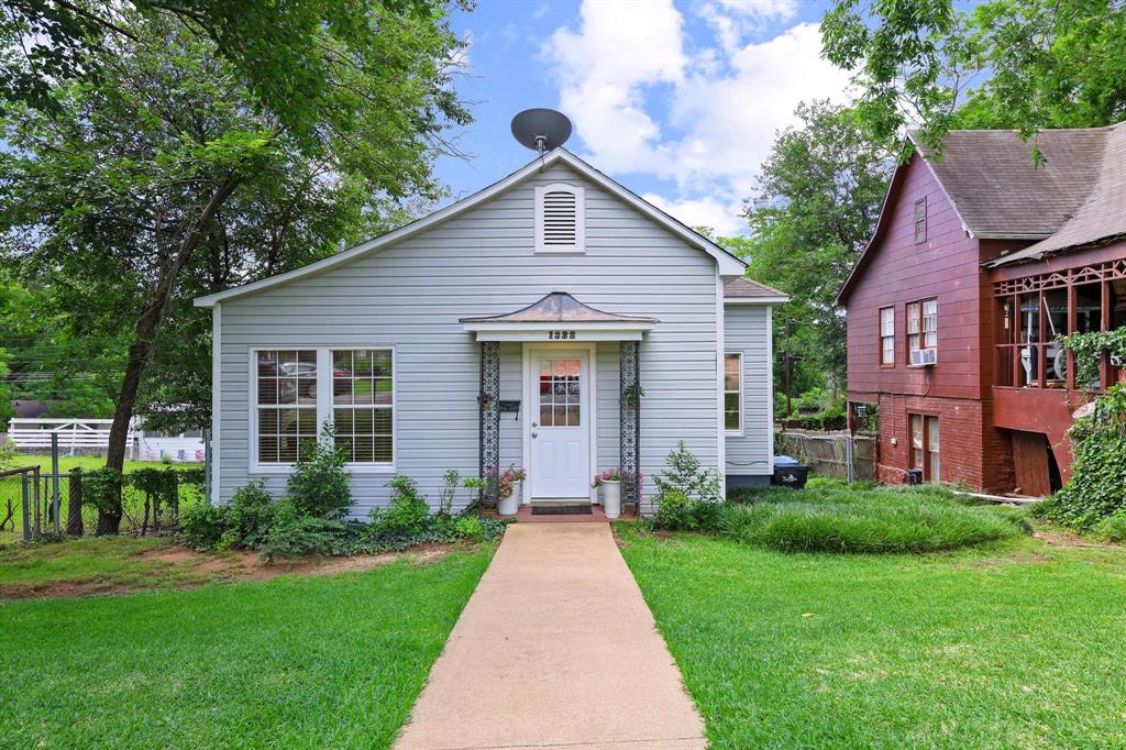1322 W Chestnut Street