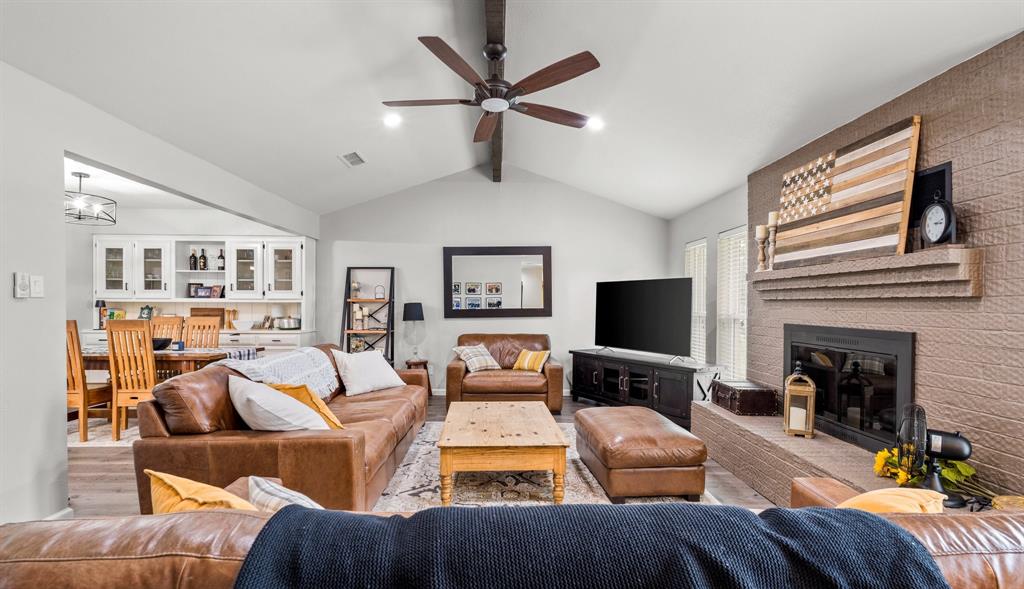 A1084A - J. ROGERS - Residential