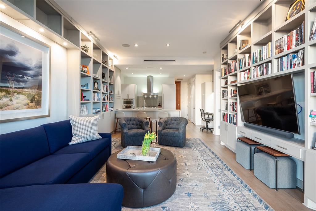 2900 Mckinnon Street 1103