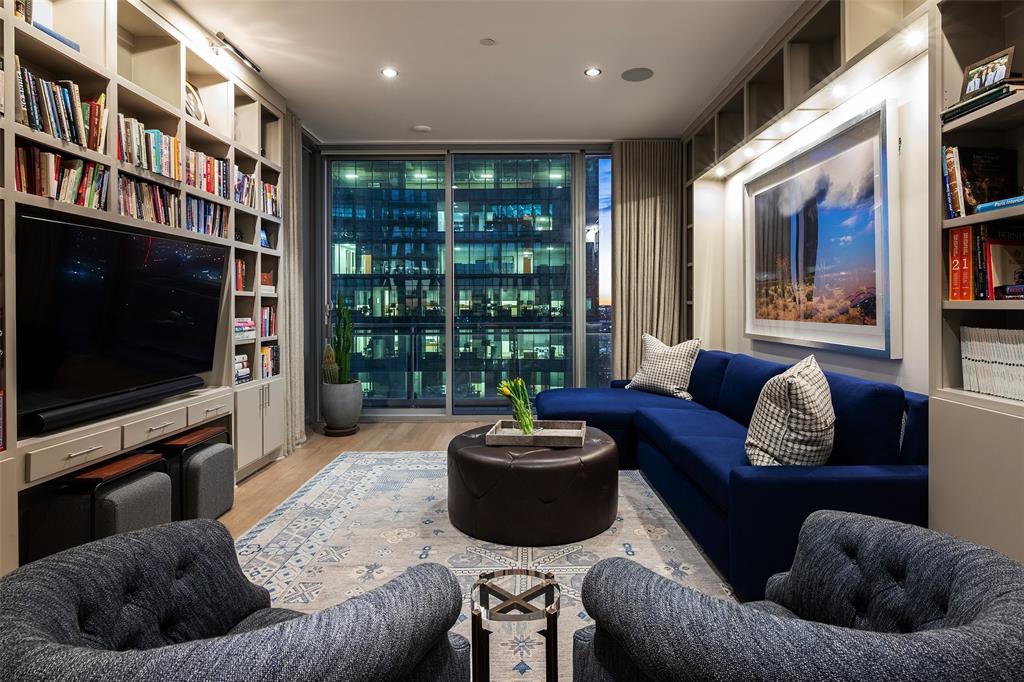 2900 Mckinnon Street 1103