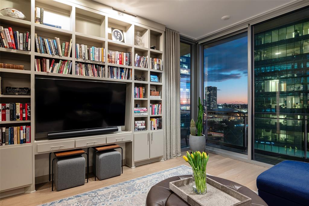 2900 Mckinnon Street 1103