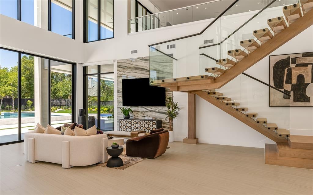 10011 Lennox Lane