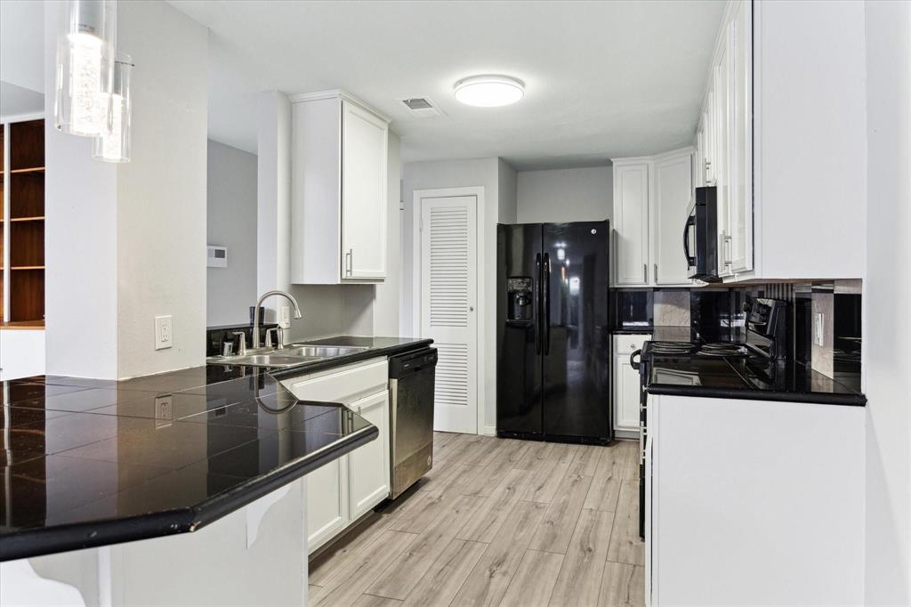 3300 Yorktown Street 13