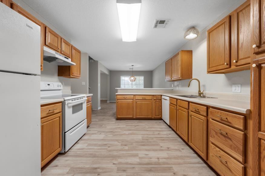 CHAMBERS CRK - Residential