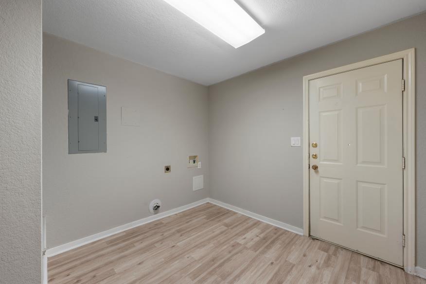 CHAMBERS CRK - Residential