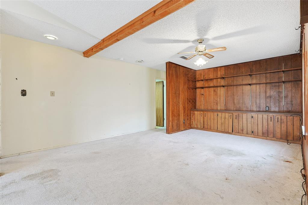 RUNAWAY BAY UNIT 4 - Residential