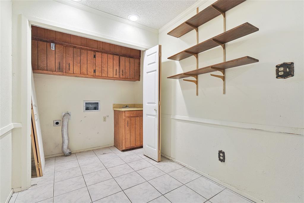 RUNAWAY BAY UNIT 4 - Residential