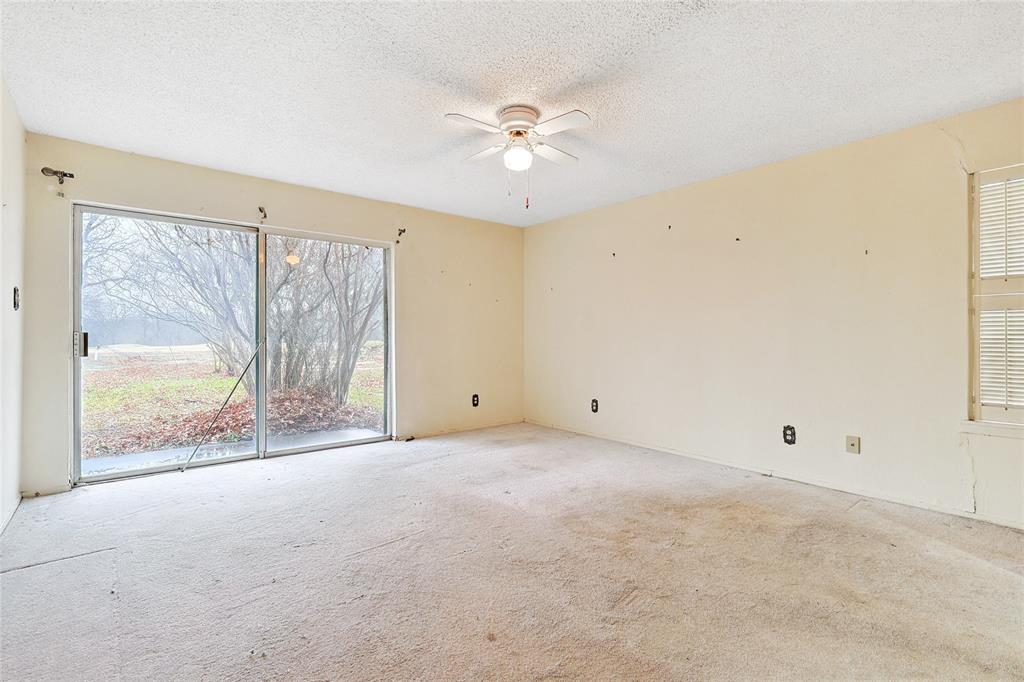 RUNAWAY BAY UNIT 4 - Residential