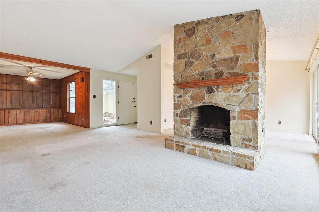 RUNAWAY BAY UNIT 4 - Residential