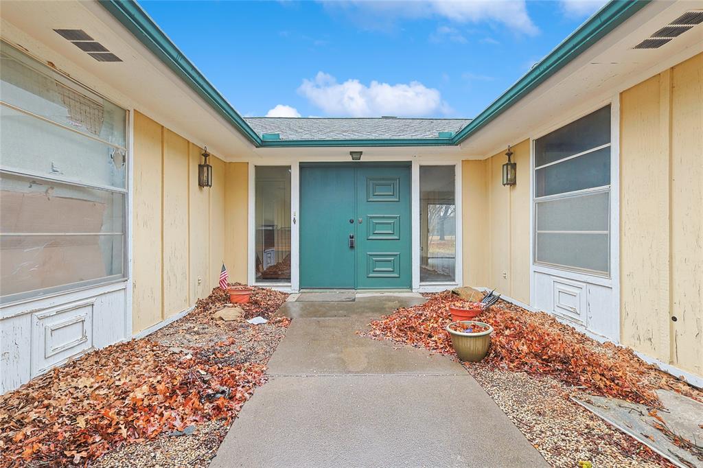 RUNAWAY BAY UNIT 4 - Residential