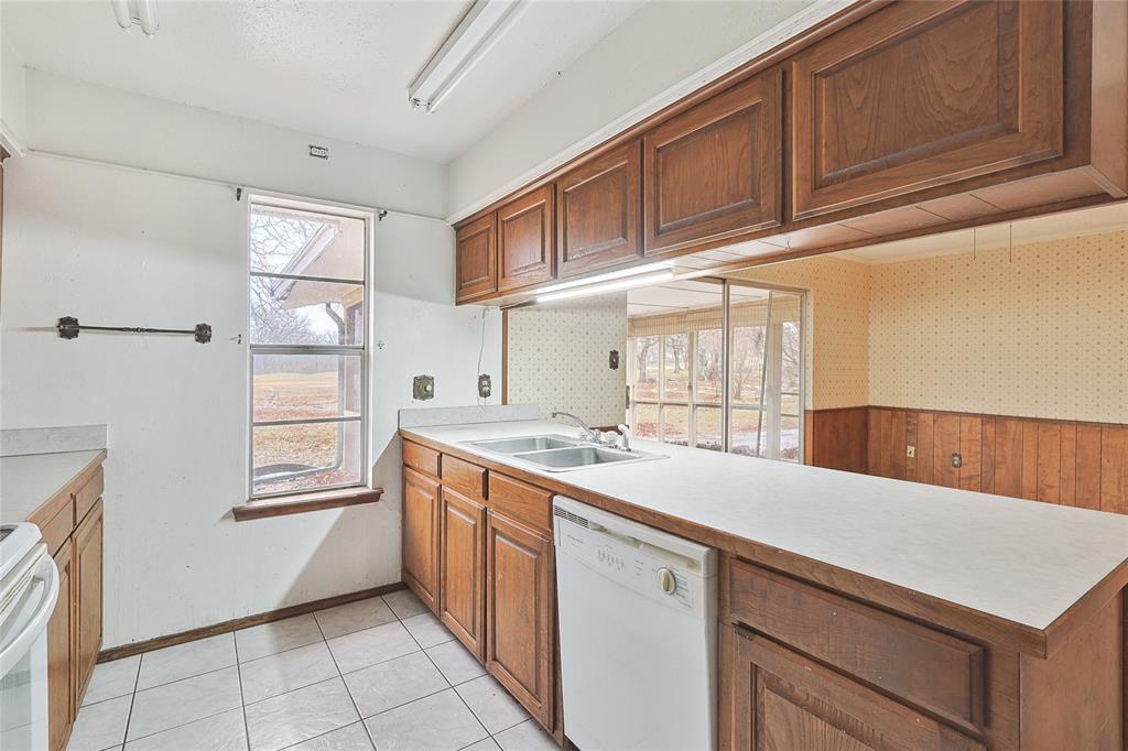 RUNAWAY BAY UNIT 4 - Residential