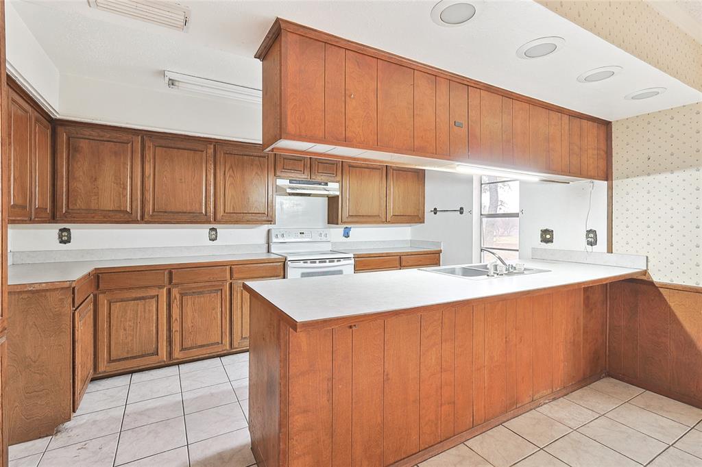 RUNAWAY BAY UNIT 4 - Residential