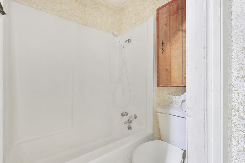 RUNAWAY BAY UNIT 4 - Residential