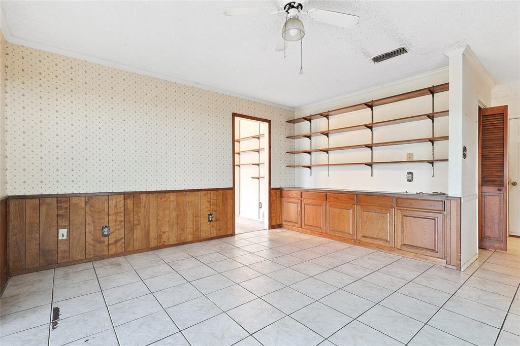 RUNAWAY BAY UNIT 4 - Residential