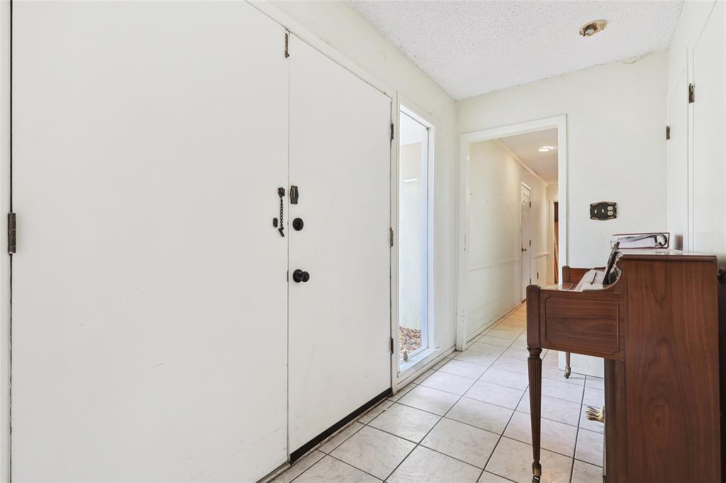 RUNAWAY BAY UNIT 4 - Residential