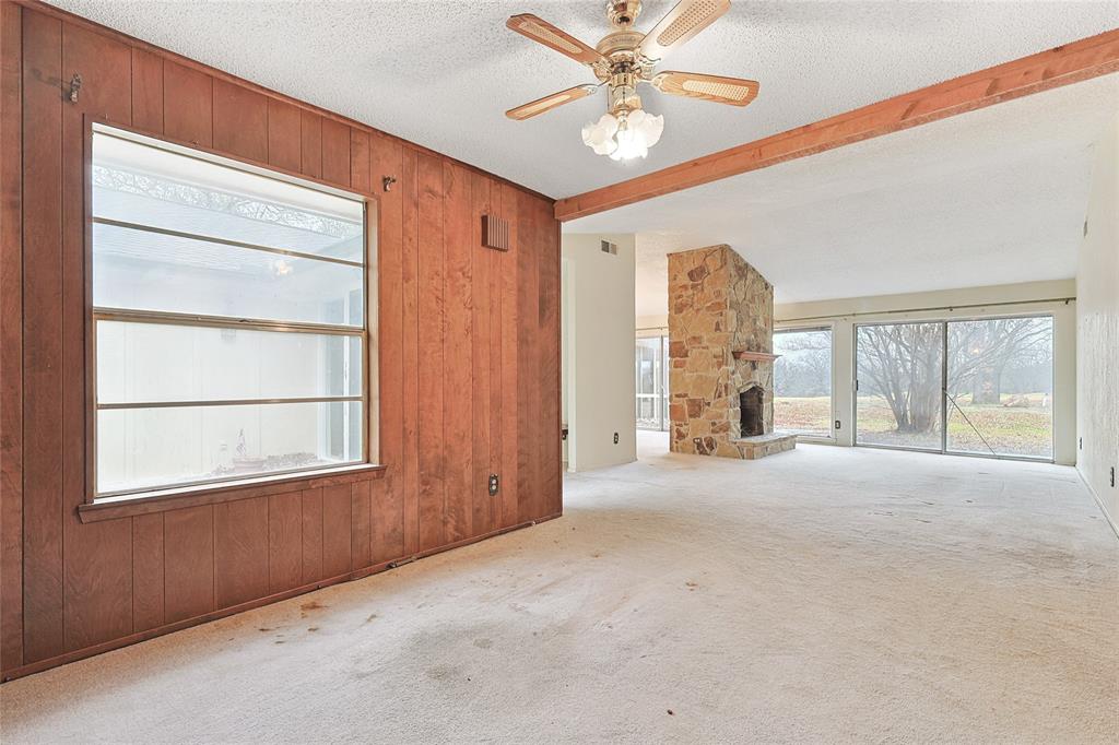 RUNAWAY BAY UNIT 4 - Residential