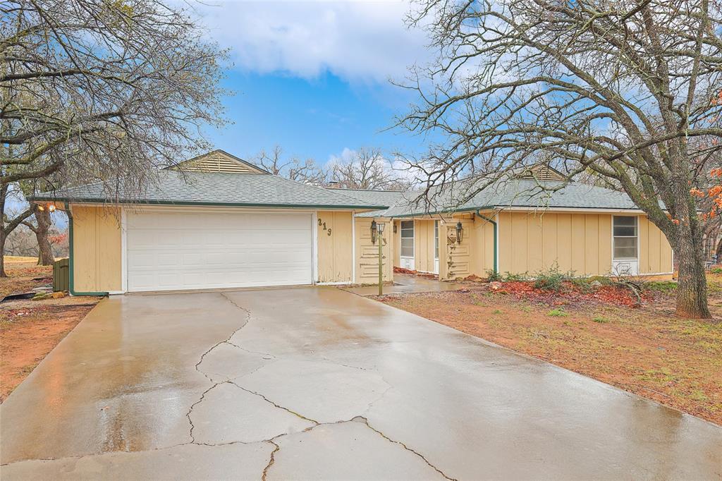 RUNAWAY BAY UNIT 4 - Residential