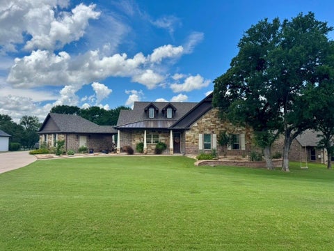 Photo of 570 S Sugartree Drive, Lipan, TX 76462 (MLS # 21391904)