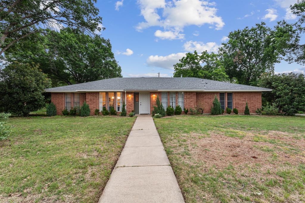 2512 Buckingham Drive