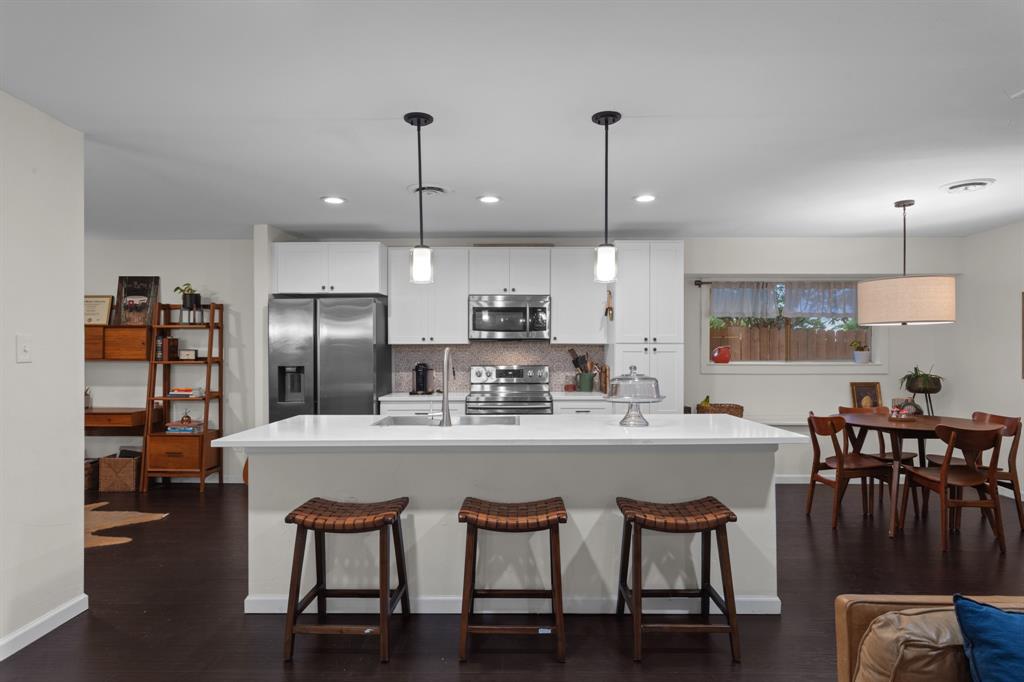 2512 Buckingham Drive
