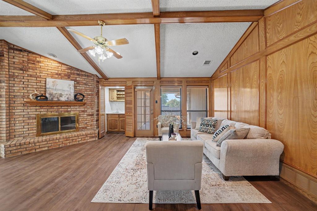 1230 Lochness Lane