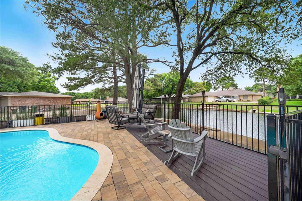 1715 Venetian Circle