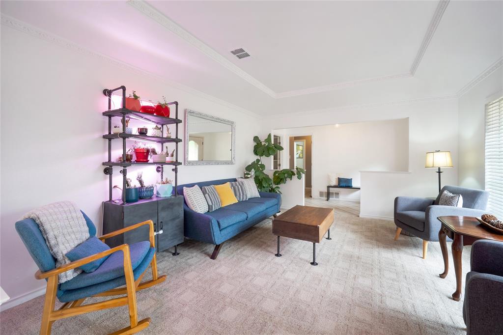 1715 Venetian Circle