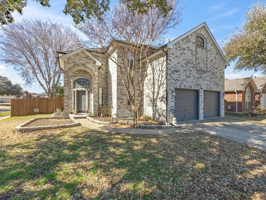 Charming two-story brick home located on a quiet corner lot in the desirable Park Glen addition of Fort Worth. This 4-bedroom, 2.5-bath home offers nearly 2,000 square feet of well-designed living space and is perfectly positioned directly across from green space, walking trails, and park views.
The inviting main living area features a dramatic 19-foot vaulted ceiling, abundant natural light, and a cozy wood-burning fireplace—ideal for relaxing or entertaining. The renovated kitchen includes stainless steel appliances, built-in desk nook, hidden storage, and ample prep space, making it both functional and stylish.
Upstairs, the private primary suite provides a peaceful retreat with a double vanity bath and separation from secondary bedrooms. Step outside to enjoy a resort-style backyard complete with a pool, covered grilling area, terraced garden beds, perfect for outdoor living and entertaining.
Located in Keller ISD and close to parks, trails, and neighborhood amenities, this home combines comfort, convenience, and lifestyle in one exceptional package.