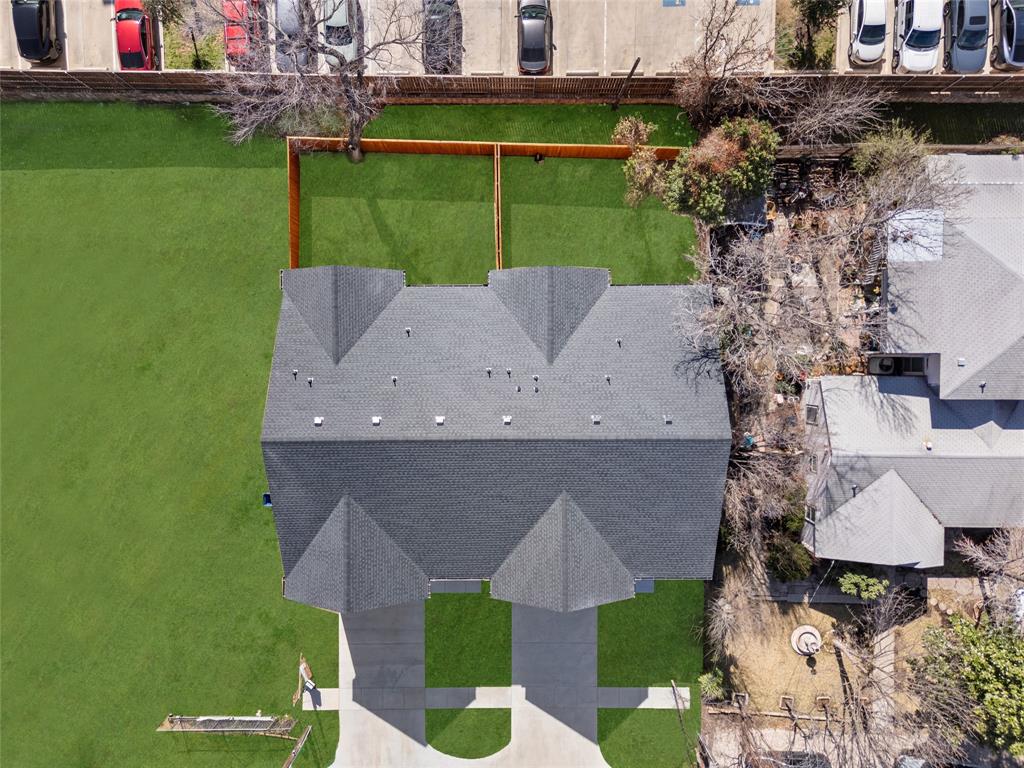 6911 & 6913 Mohawk Drive