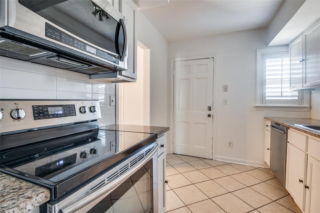 Dallas, Texas 75209, United States, 2 Bedrooms Bedrooms, ,1 BathroomBathrooms,Residential,Pending,120152