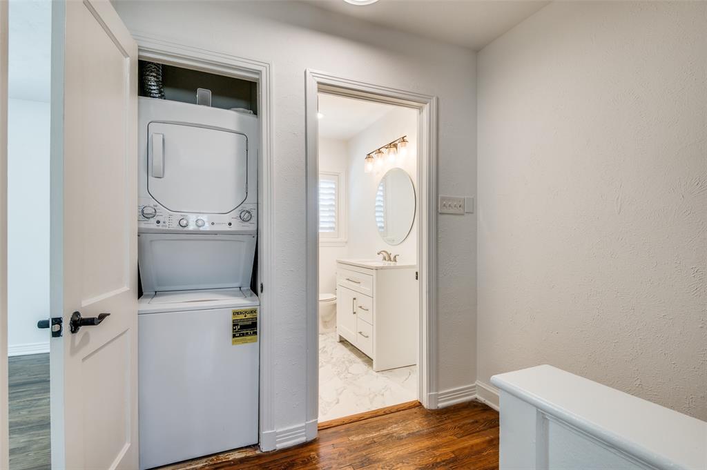 Dallas, Texas 75209, United States, 2 Bedrooms Bedrooms, ,1 BathroomBathrooms,Residential,Pending,120152