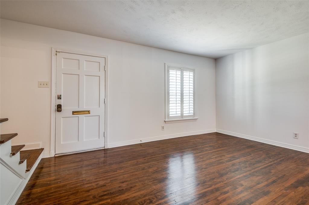 Dallas, Texas 75209, United States, 2 Bedrooms Bedrooms, ,1 BathroomBathrooms,Residential,Pending,120152