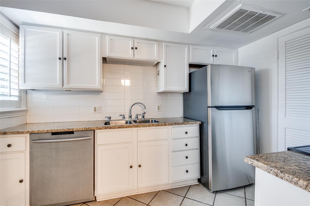 Dallas, Texas 75209, United States, 2 Bedrooms Bedrooms, ,1 BathroomBathrooms,Residential,Pending,120152