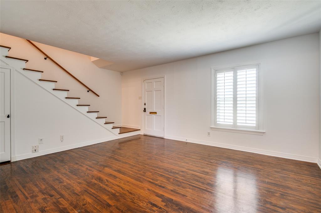 Dallas, Texas 75209, United States, 2 Bedrooms Bedrooms, ,1 BathroomBathrooms,Residential,Pending,120152